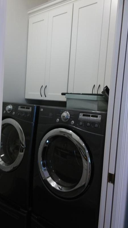 Elegant White Shaker Kitchen Cabinets