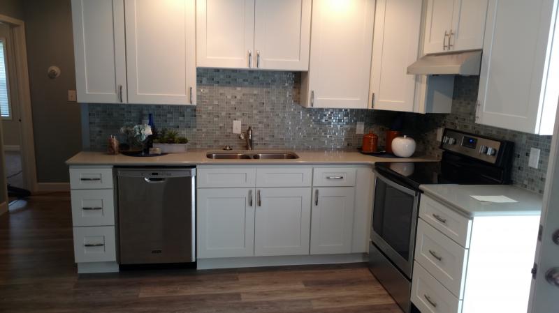 Elegant White Shaker Kitchen Cabinets