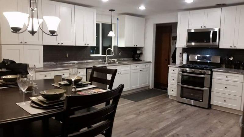 Elegant White Shaker Kitchen Cabinets