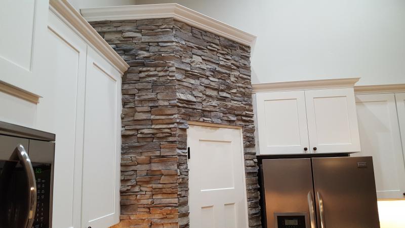 Elegant White Shaker Kitchen Cabinets