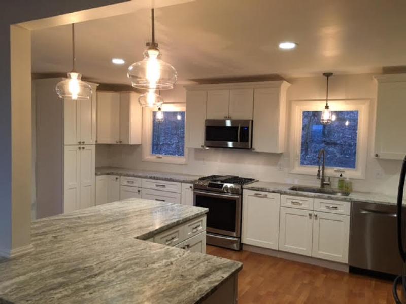 Elegant White Shaker Kitchen Cabinets