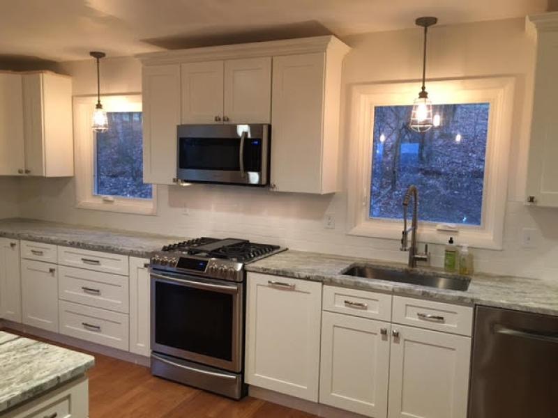 Elegant White Shaker Kitchen Cabinets