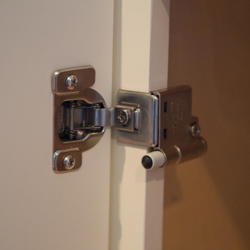 Elegant White Shaker Kitchen Cabinets