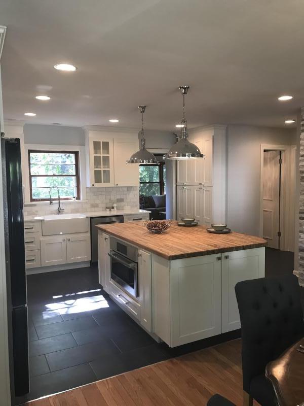 Elegant White Shaker Kitchen Cabinets