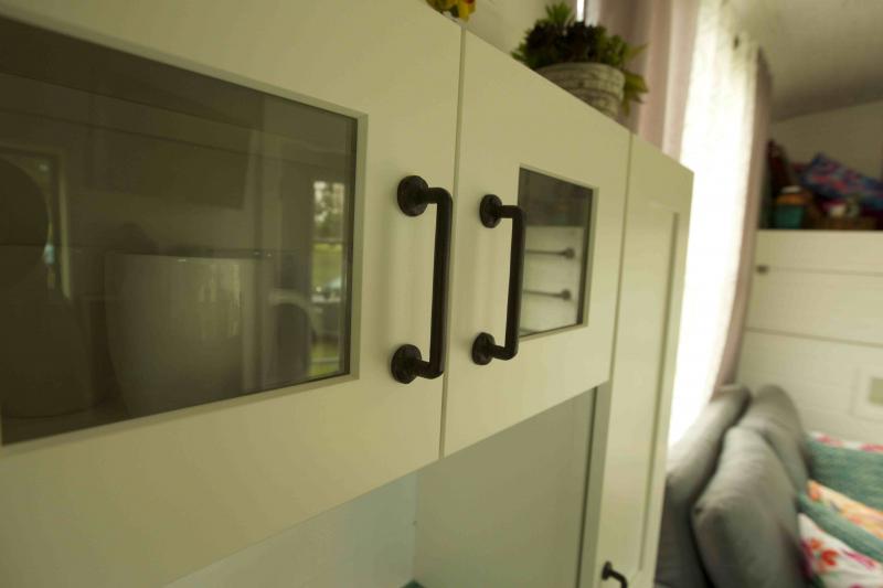 Elegant White Shaker Kitchen Cabinets