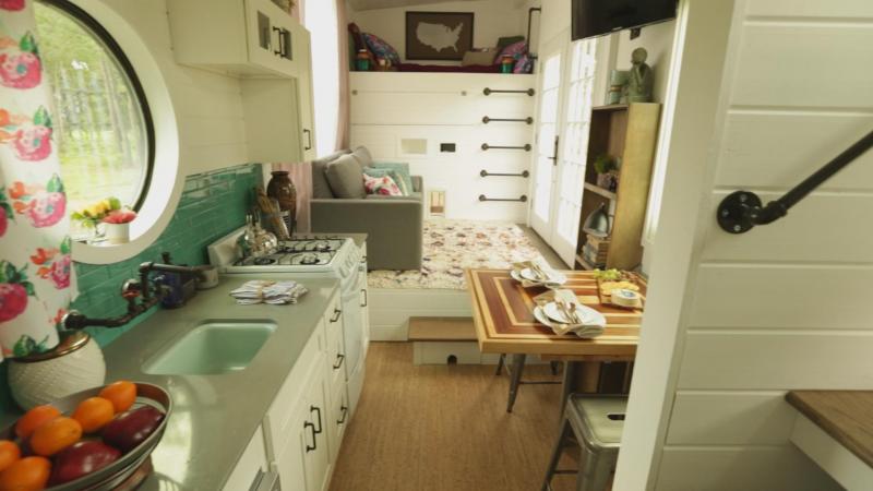 Elegant White Shaker Kitchen Cabinets