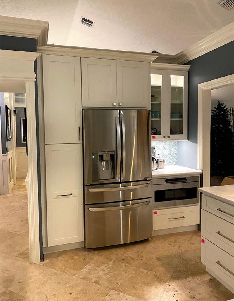 Elegant White Shaker Kitchen Cabinets