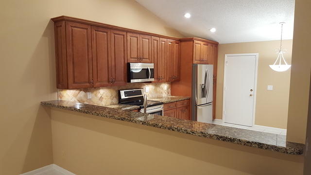 Mahogany Glazed Kitchen Cabinets